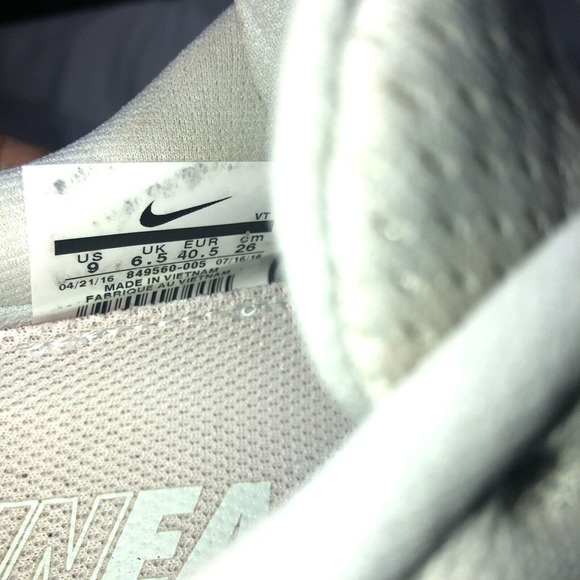 Nike Air Max 2017 Running Sneakers Platinum White Gray 849560-005 Women‎ Size 9 - Picture 7 of 9